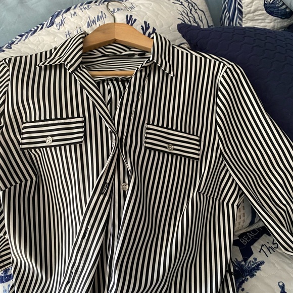 Mlle Gabrielle Dresses & Skirts - Beautiful button front dress